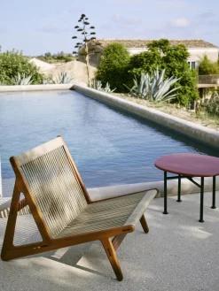 GUBI Sillón de exterior artesanal de madera de iroko MR01 Initial^ Sillones De Jardín|Sillones De Jardí­N