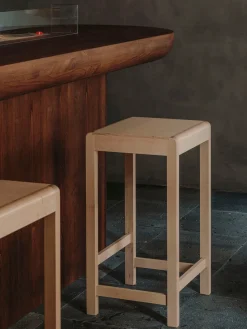 FRAMA Taburete alto de madera de abedul 01