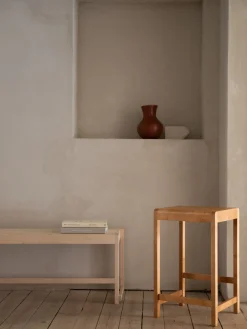 FRAMA Taburete alto de madera de abedul 01^ Taburetes Altos|Sillas