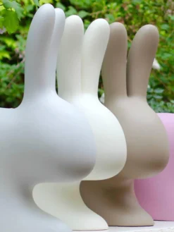 Qeeboo Taburete de interior y exterior Rabbit