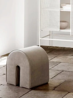 Kristina Dam Taburete tapizado en piel de nobuck Curved