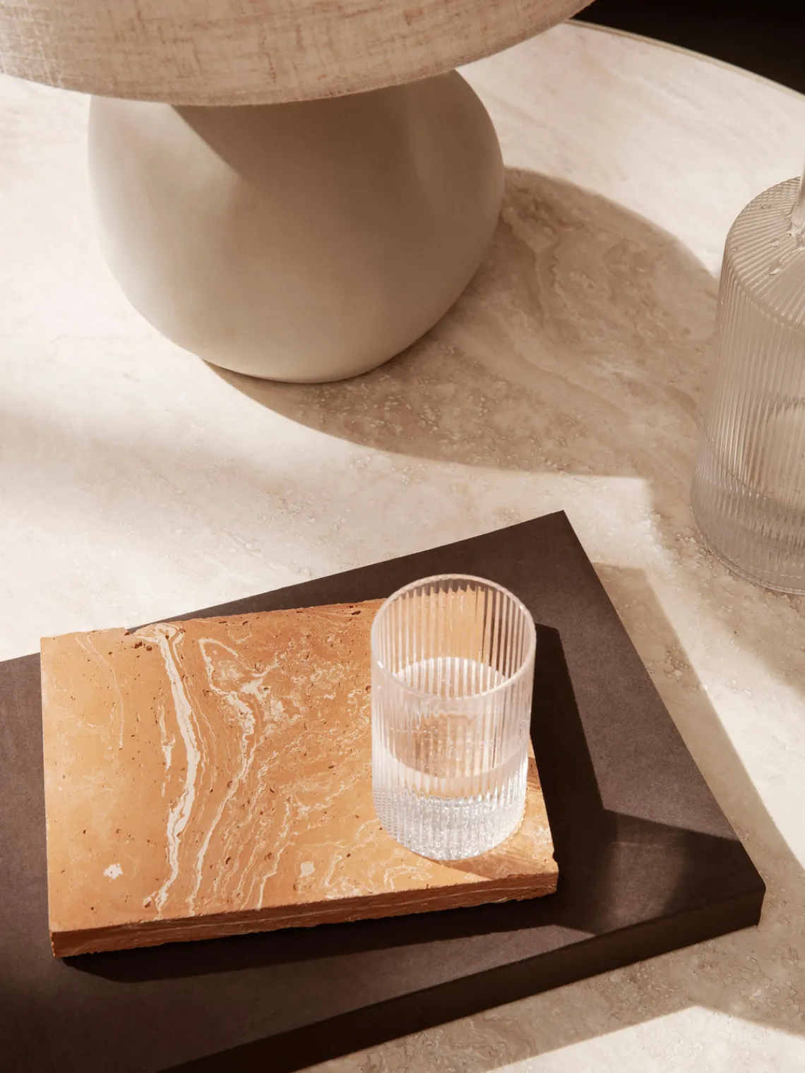 Ferm Living Tapa soplada para jarra Ripple