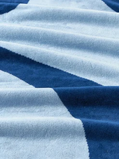 Westwing Collection Toalla de playa de terciopelo con estampado ondulado Pia