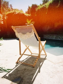 Business & Pleasure Tumbona plegable con flecos Sling