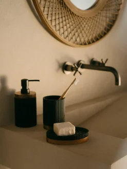 Andrea House Vaso cepillo de dientes con adorno de madera Laura