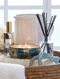 Voluspa Vela perfumada artesanal de tres mechas Japonica Collection (madera de cacao, verbena y lavanda)^ Velas Perfumadas|Jarrones