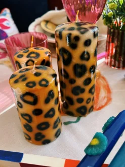 Anna + Nina Vela pilar artesanal Leopard, 15 cm^ Velas Decorativas|Jarrones