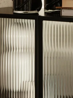 Ferm Living Vitrina con puertas de vidrio Haze