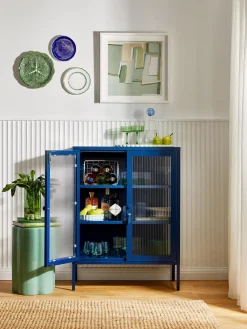 Mustard Made Vitrina de metal con cristal acanalado The Mixer