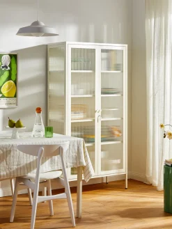 Mustard Made Vitrina de metal con cristal acanalado The Collector^ Vitrinas|Vitrinas