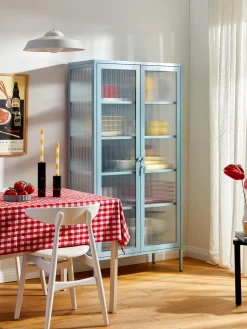 Mustard Made Vitrina de metal con cristal acanalado The Collector^ Vitrinas|Vitrinas