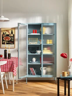 Mustard Made Vitrina de metal con cristal acanalado The Collector^ Vitrinas|Vitrinas