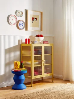 Mustard Made Vitrina de metal con cristal acanalado The Mixer^ Vitrinas|Vitrinas