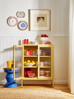 Mustard Made Vitrina de metal con cristal acanalado The Mixer^ Vitrinas|Vitrinas