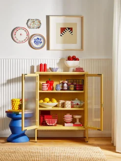 Mustard Made Vitrina de metal con cristal acanalado The Mixer^ Vitrinas|Vitrinas