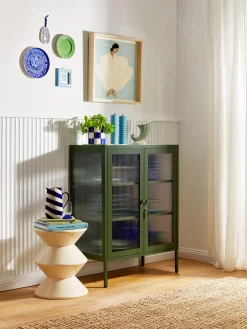 Mustard Made Vitrina de metal con cristal acanalado The Mixer